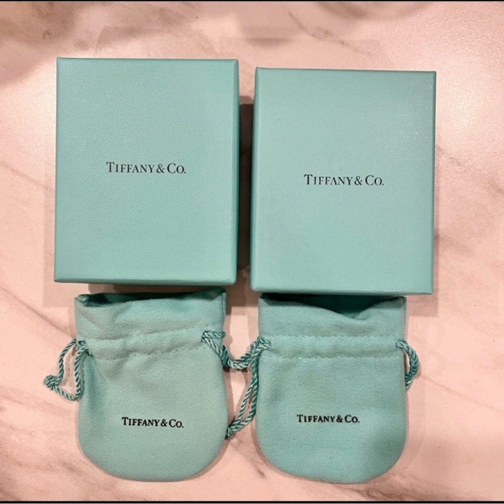 AUTHENTIC 4 x 3 Tiffany boxes with pouch